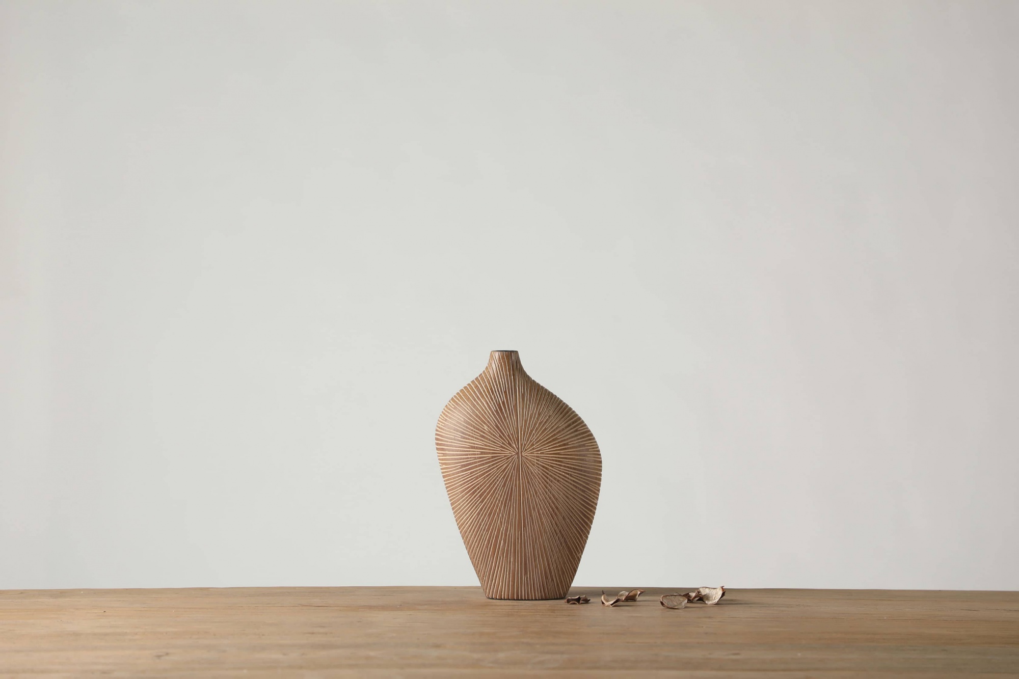 Imitation African woodcut art style resin craft vase