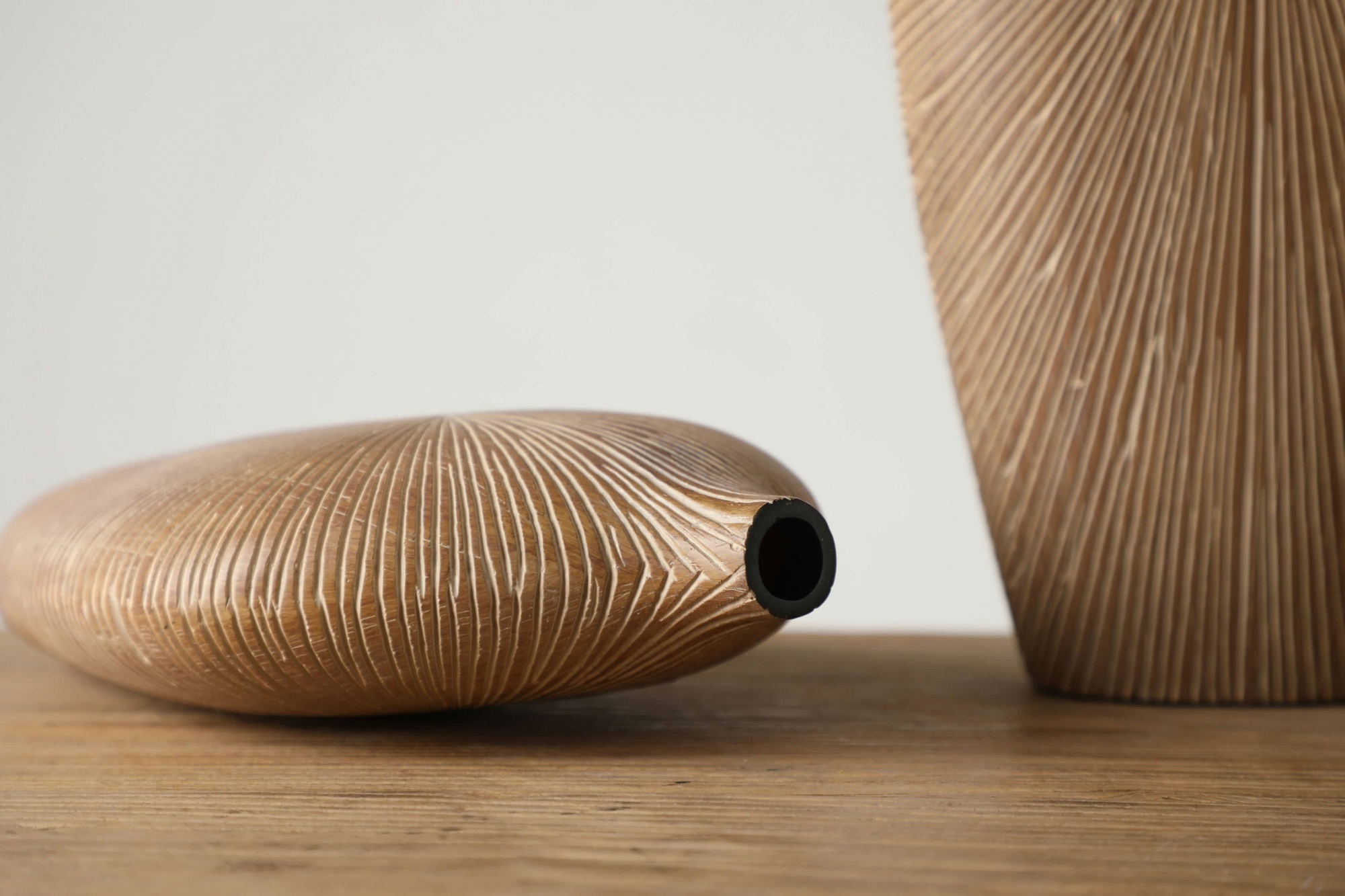 Imitation African woodcut art style resin craft vase