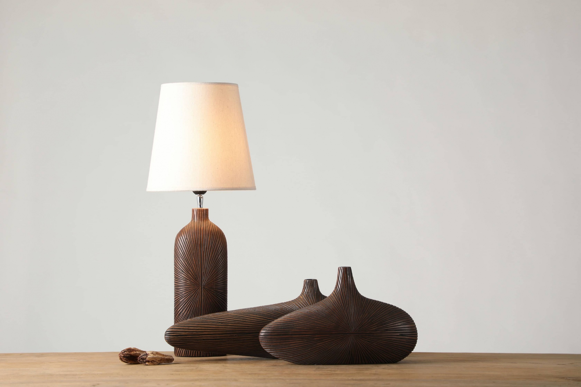 Imitation African woodcarving art style resin craft table lamp