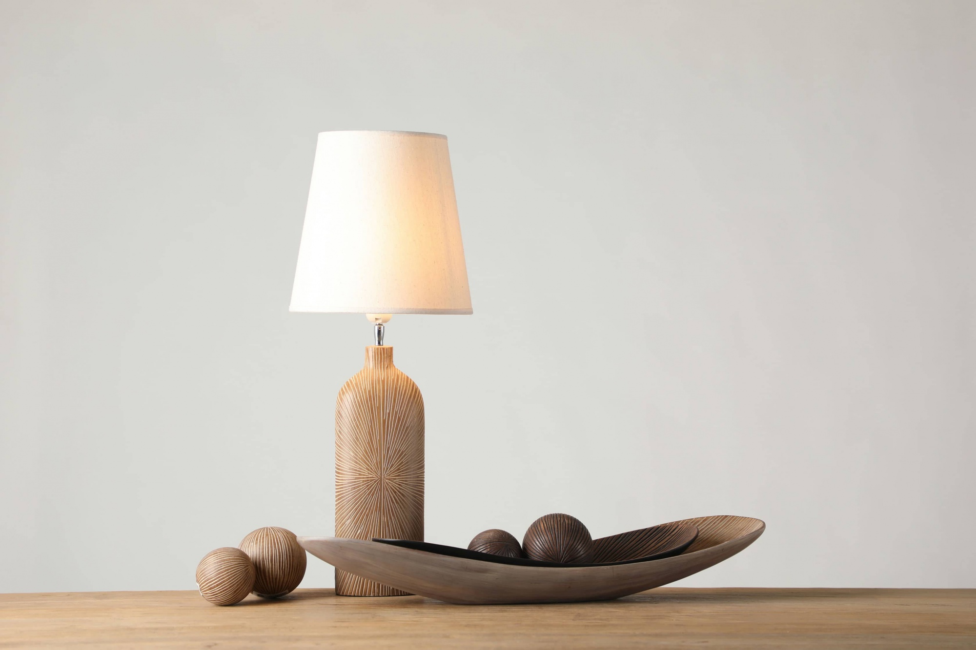 Imitation African woodcarving art style resin craft table lamp