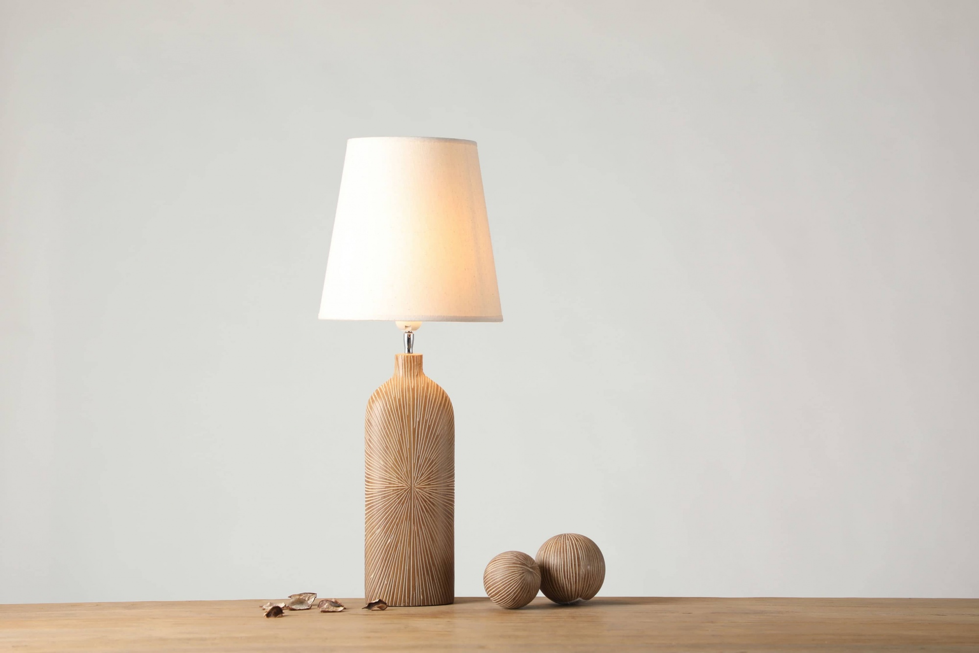 Imitation African woodcarving art style resin craft table lamp