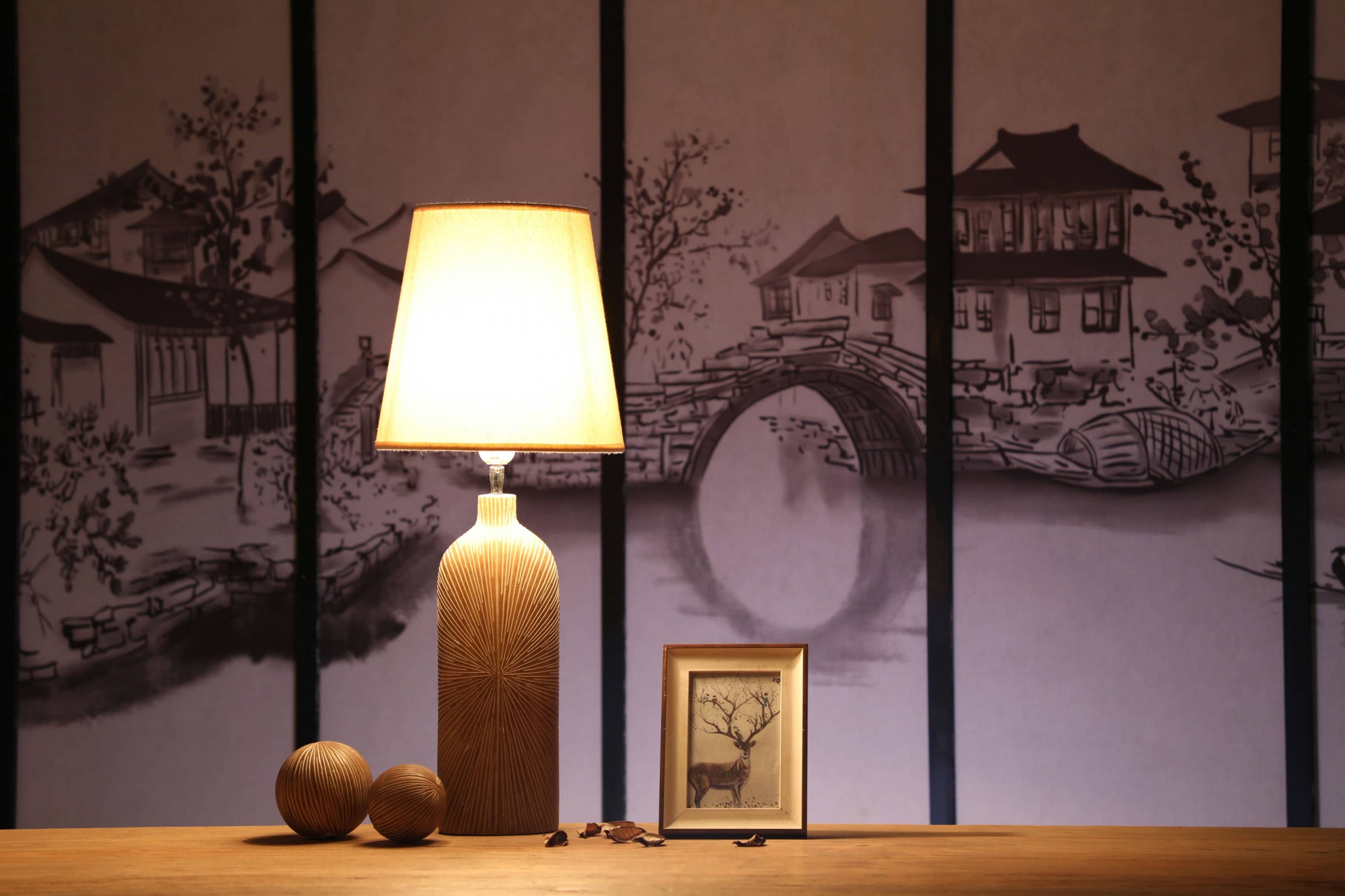 Imitation African woodcarving art style resin craft table lamp