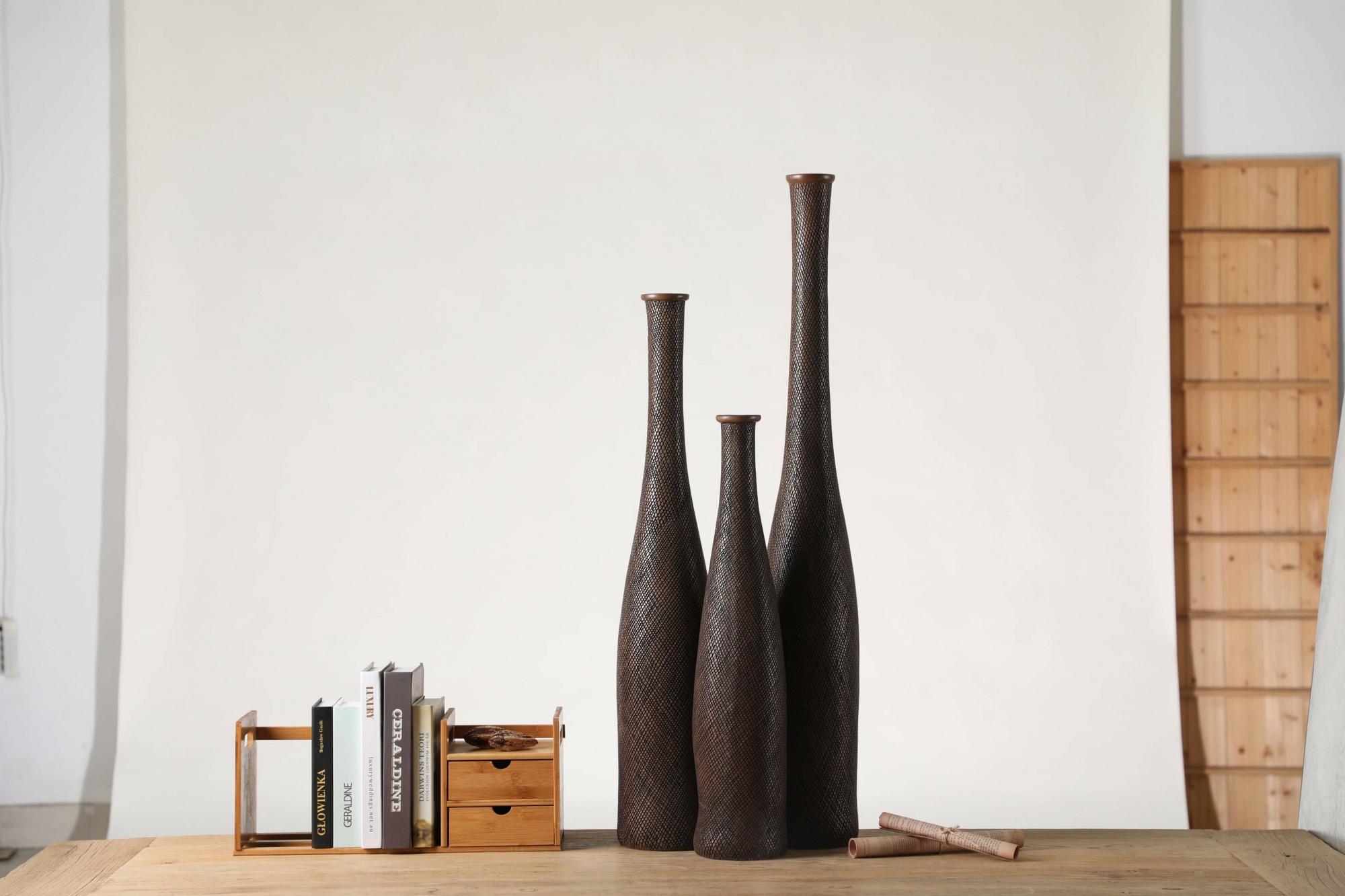 Fine-grained long-neck African rattan style resin handicraft vase