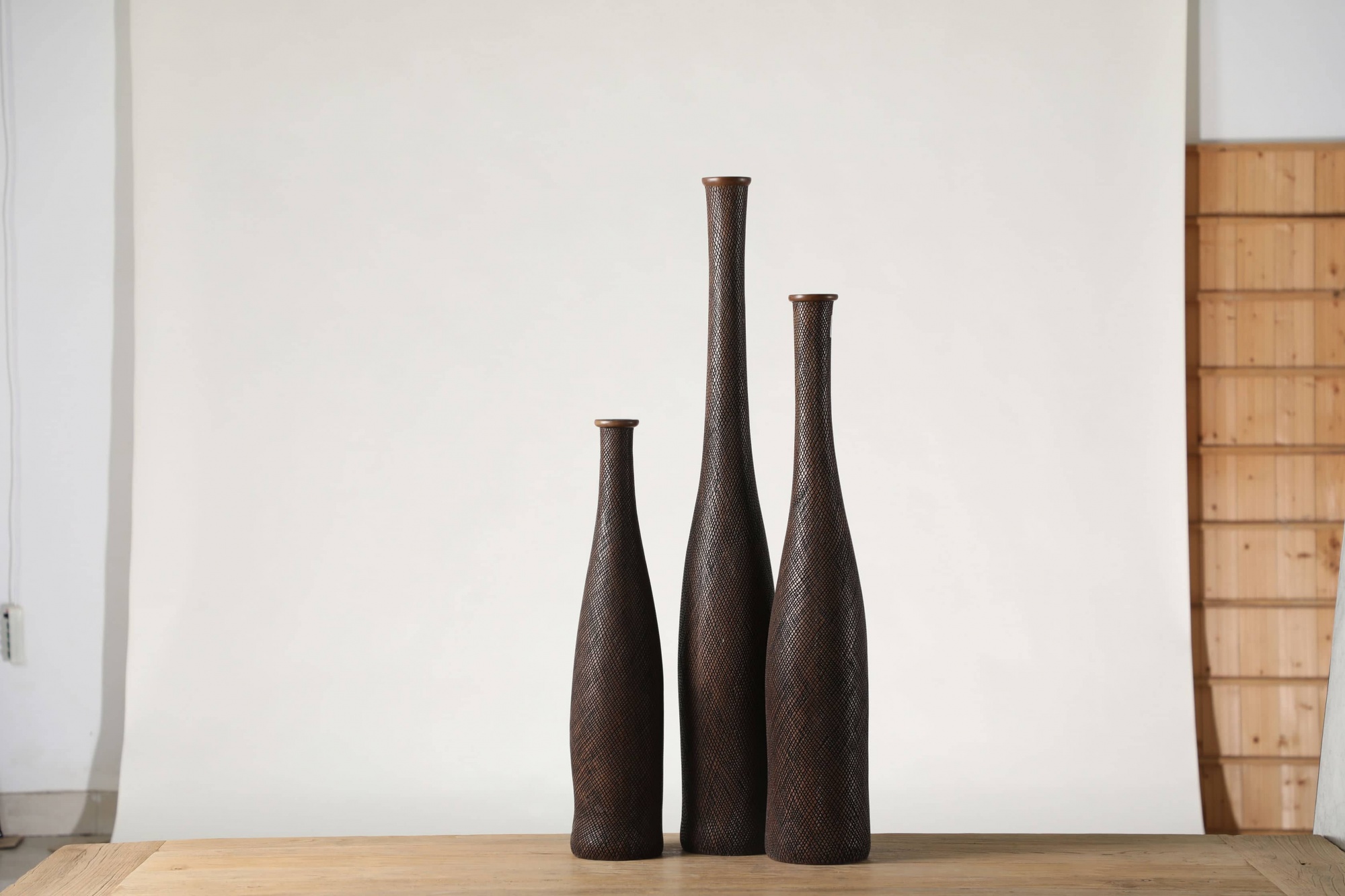 Fine-grained long-neck African rattan style resin handicraft vase