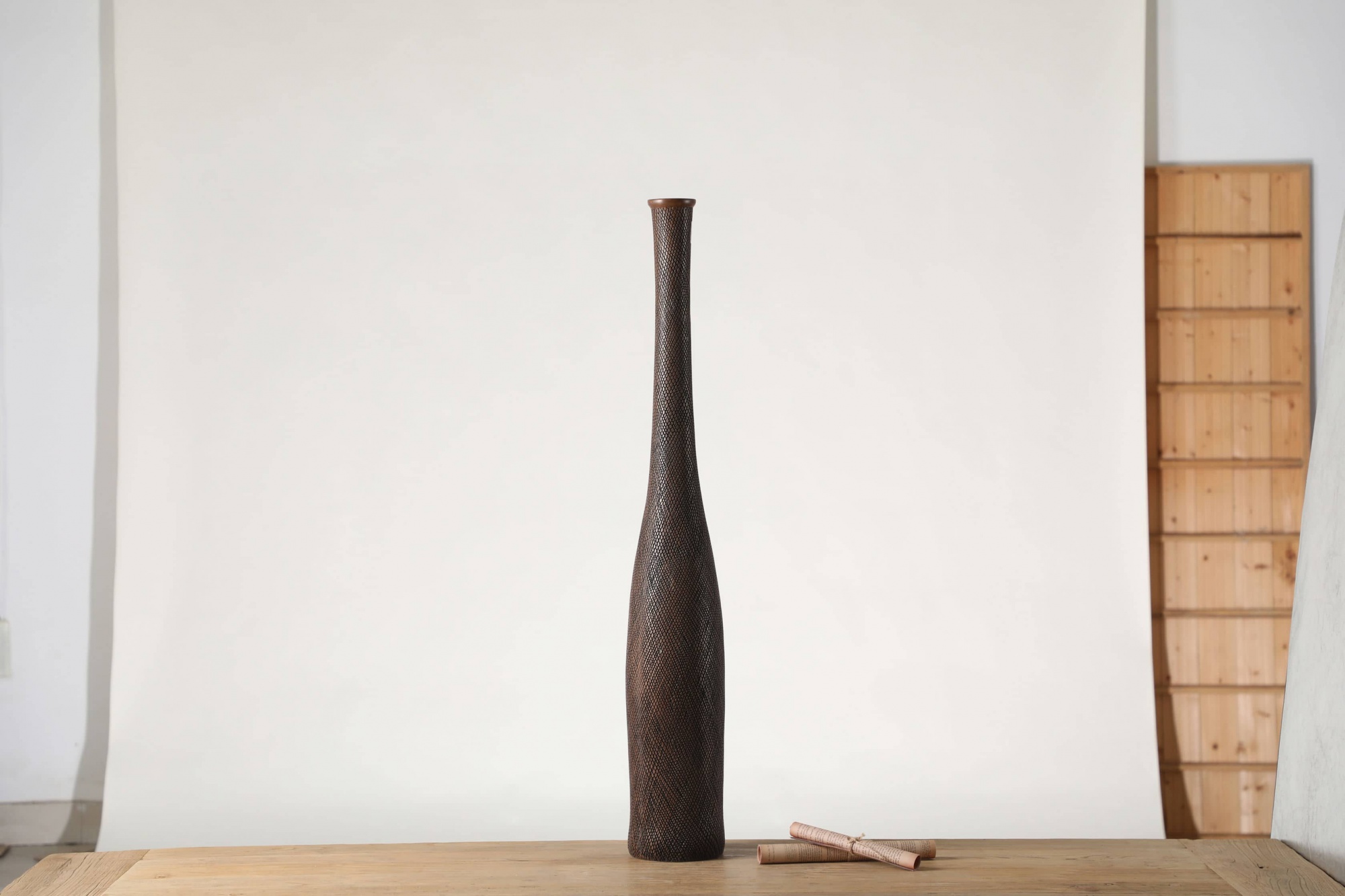 Fine-grained long-neck African rattan style resin handicraft vase