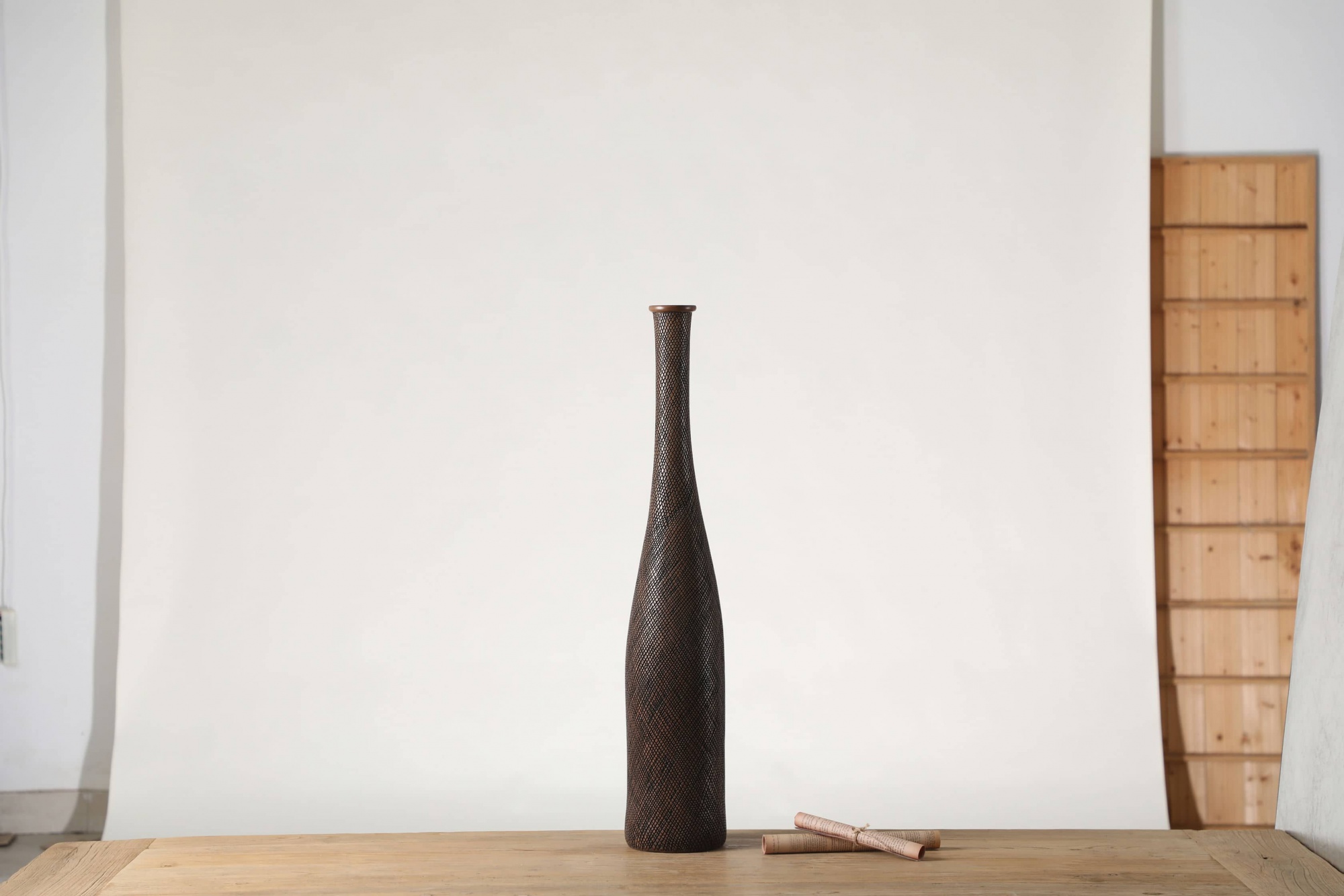 Fine-grained long-neck African rattan style resin handicraft vase