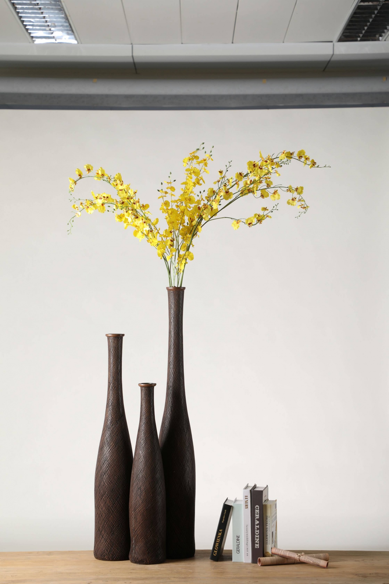Fine-grained long-neck African rattan style resin handicraft vase