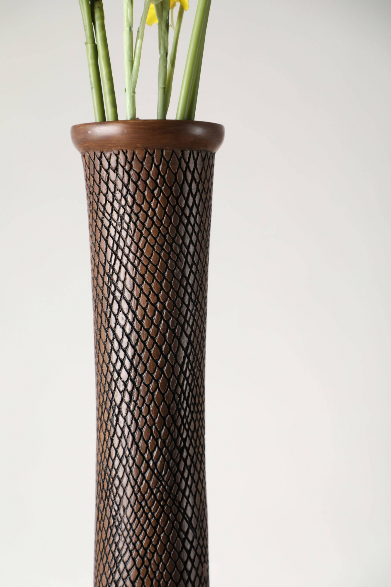 Fine-grained long-neck African rattan style resin handicraft vase