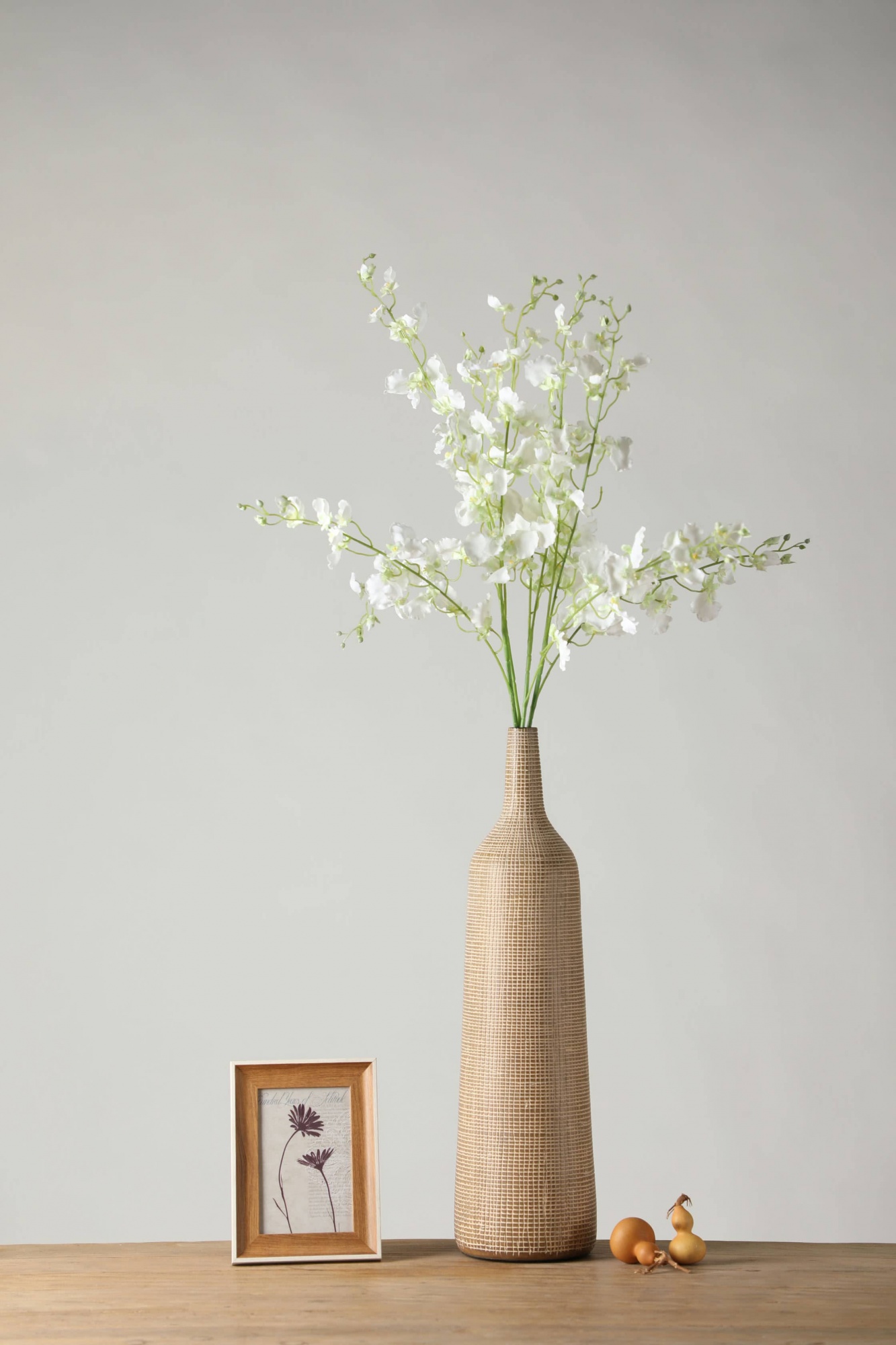 Small size fine-grained long-neck African rattan style resin handicraft vase