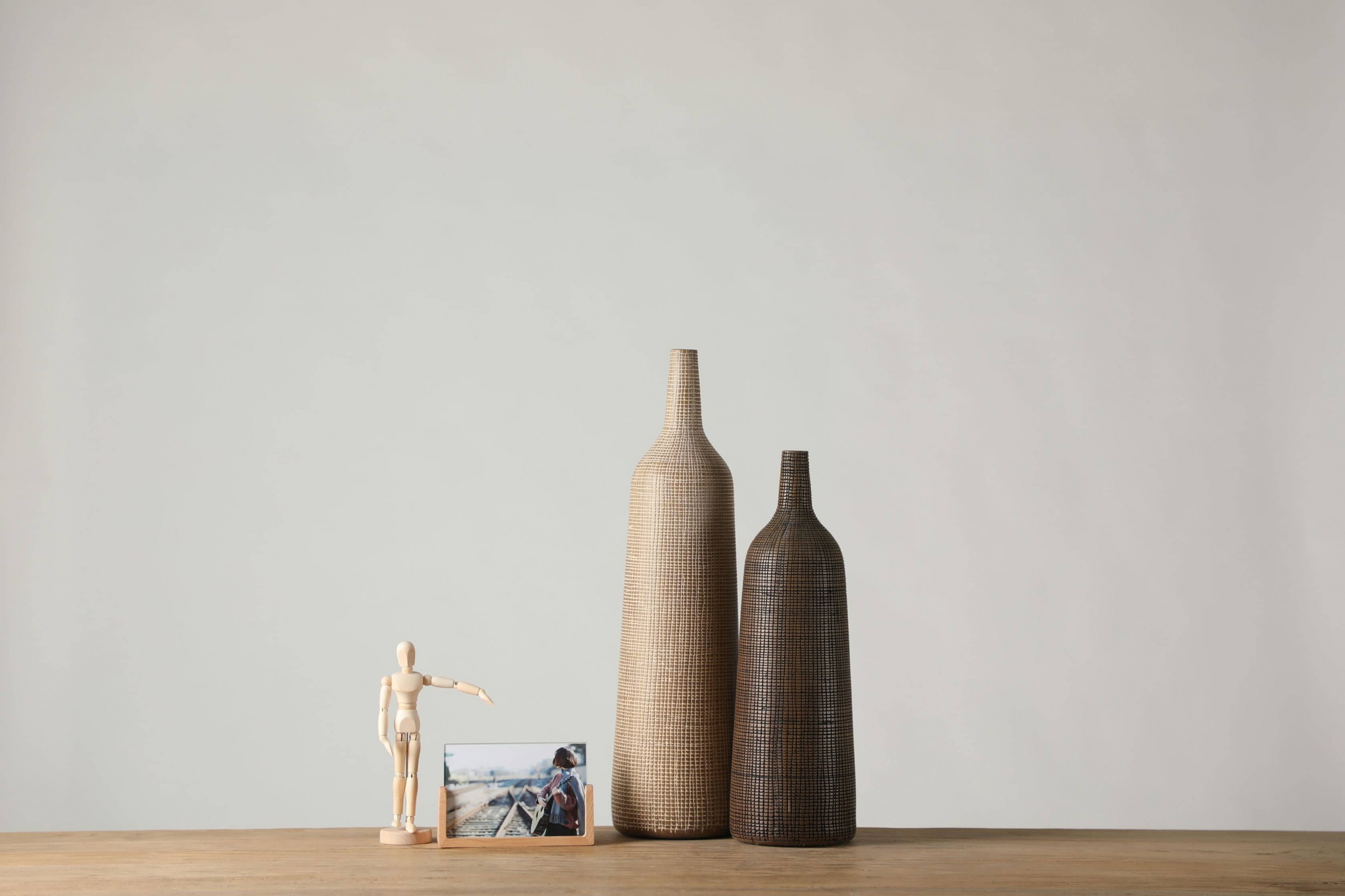 Small size fine-grained long-neck African rattan style resin handicraft vase