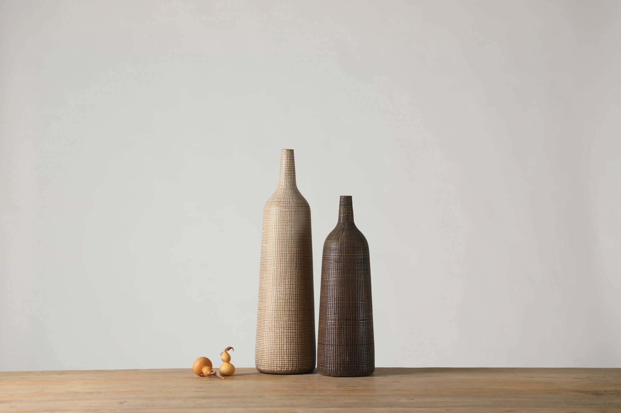 Small size fine-grained long-neck African rattan style resin handicraft vase
