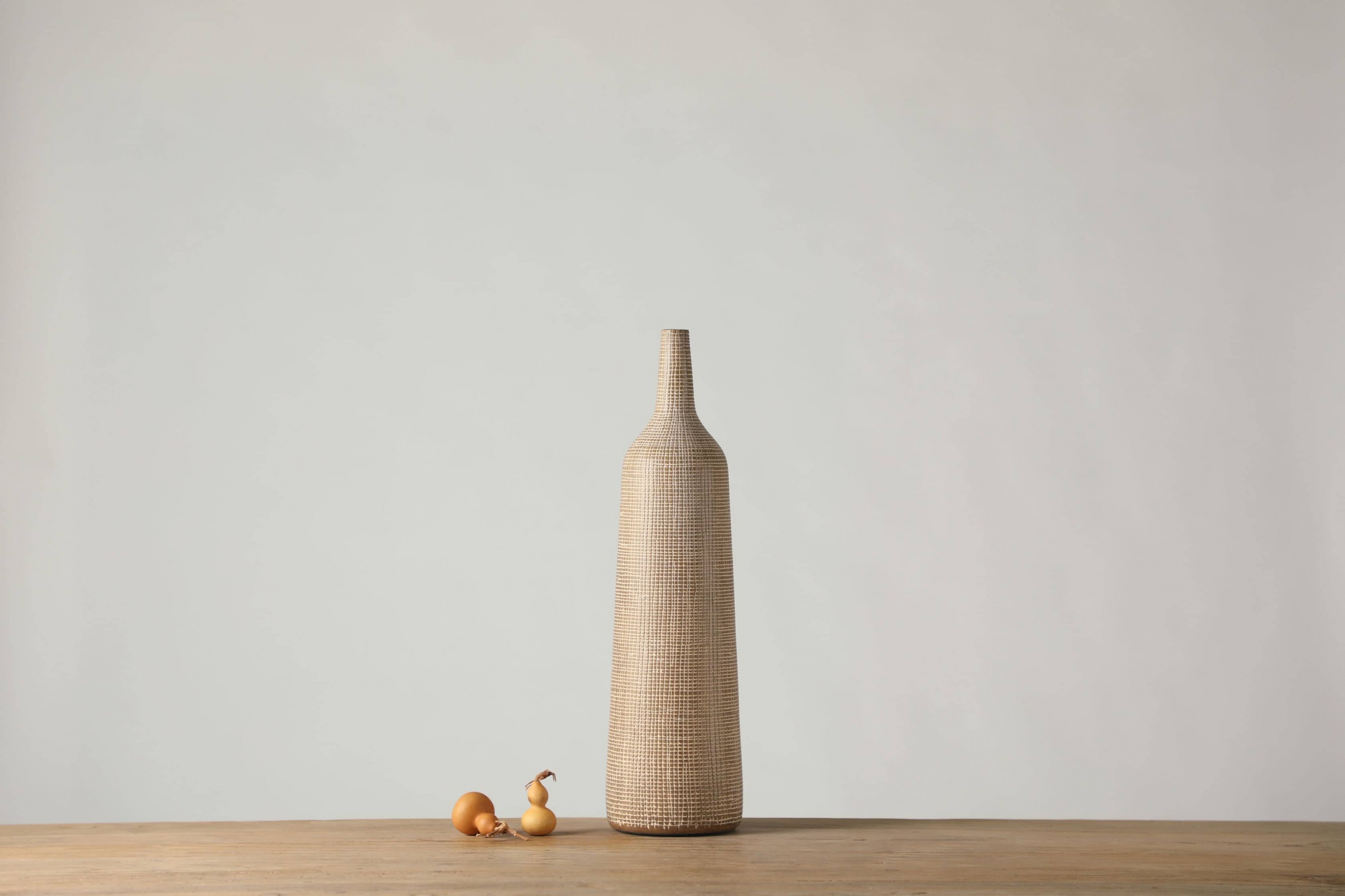 Small size fine-grained long-neck African rattan style resin handicraft vase