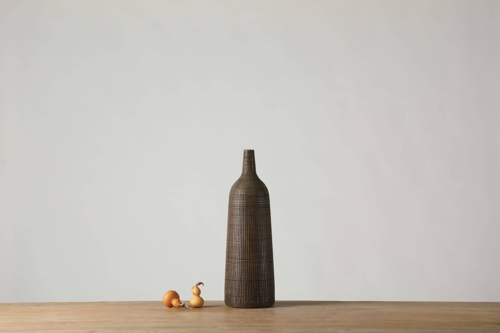 Small size fine-grained long-neck African rattan style resin handicraft vase