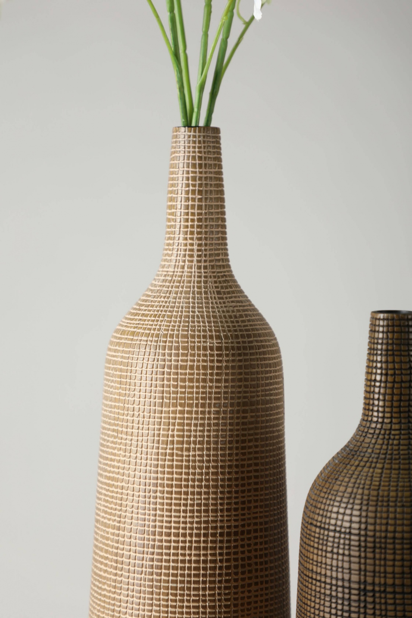 Small size fine-grained long-neck African rattan style resin handicraft vase