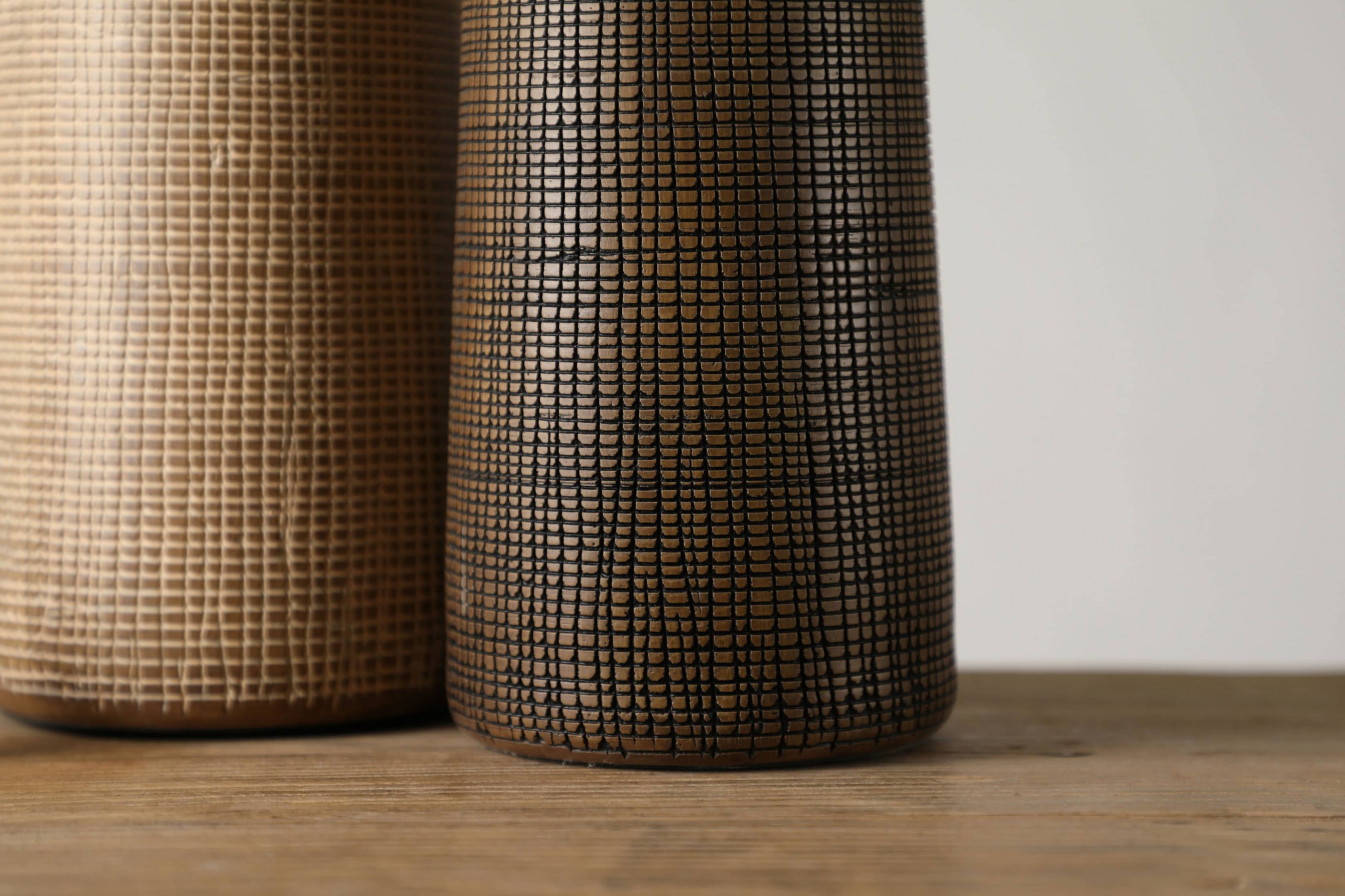 Small size fine-grained long-neck African rattan style resin handicraft vase