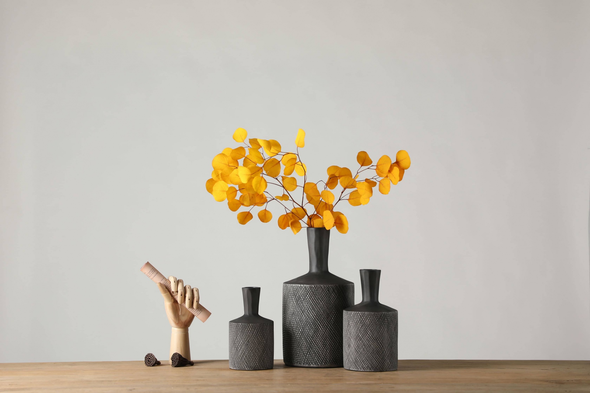 Nordic Style Retro Home Sculpture Resin Vase Art Home Decoration Pieces Office Table Decor Flower Vase For Home Decor