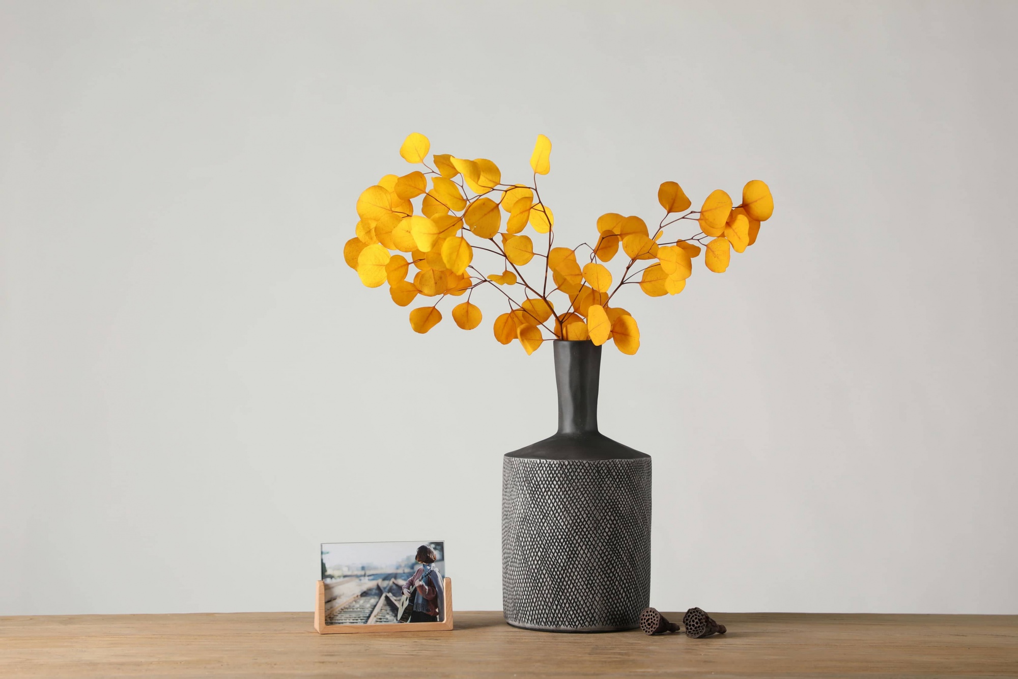 Nordic Style Retro Home Sculpture Resin Vase Art Home Decoration Pieces Office Table Decor Flower Vase For Home Decor