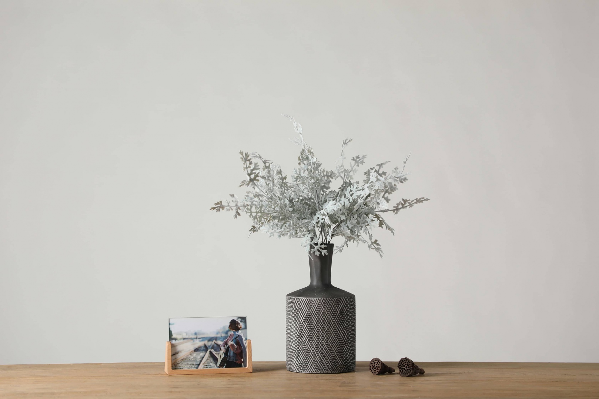 Nordic Style Retro Home Sculpture Resin Vase Art Home Decoration Pieces Office Table Decor Flower Vase For Home Decor