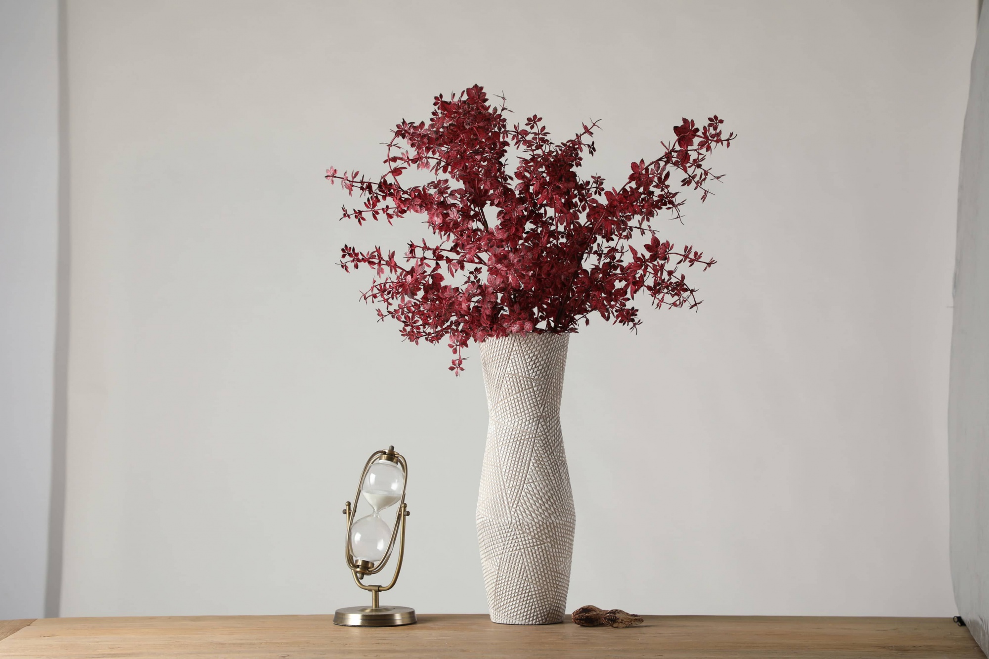 Reticulated knife-engraved ethnic style resin craft vase