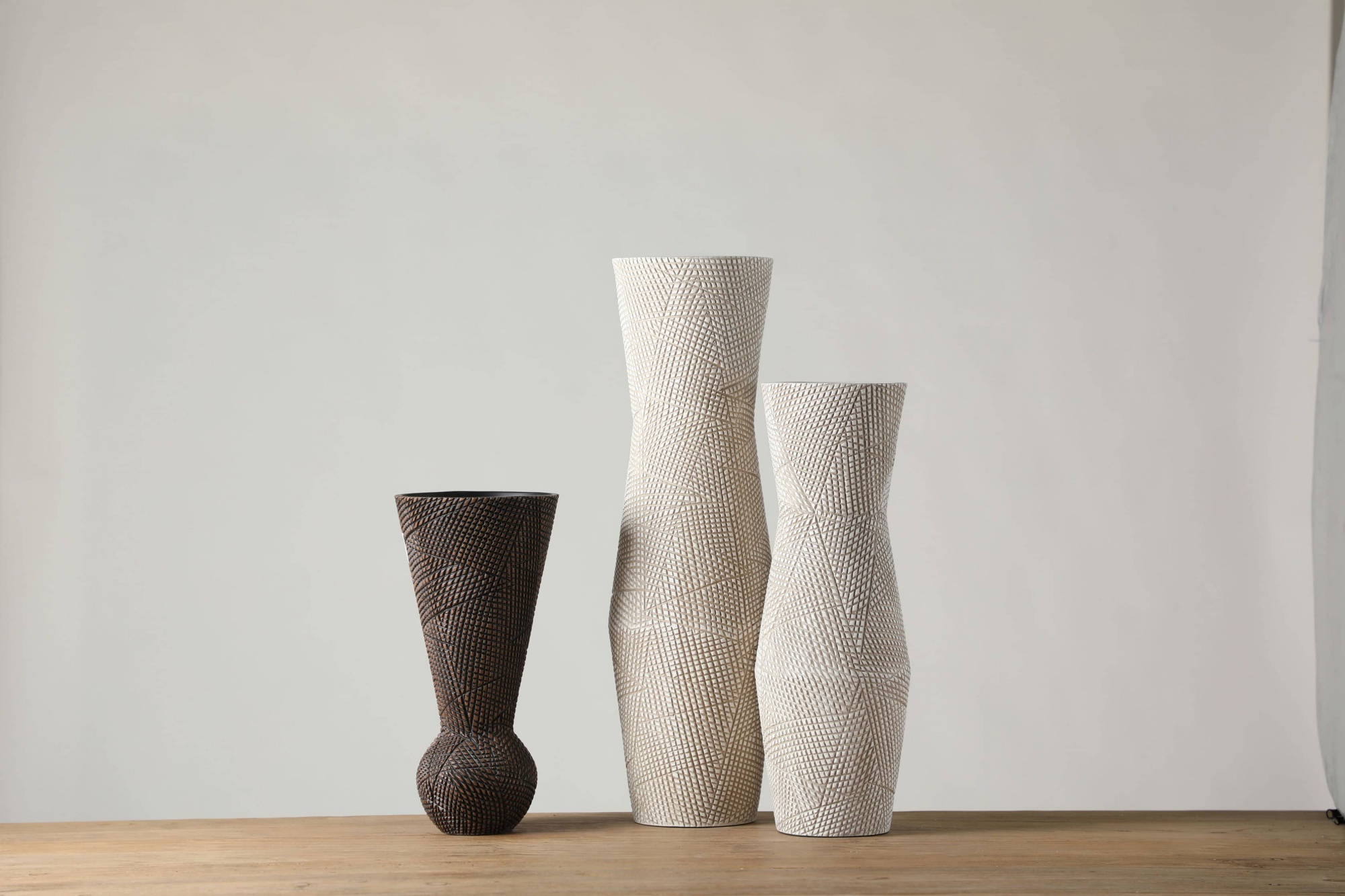 Reticulated knife-engraved ethnic style resin craft vase