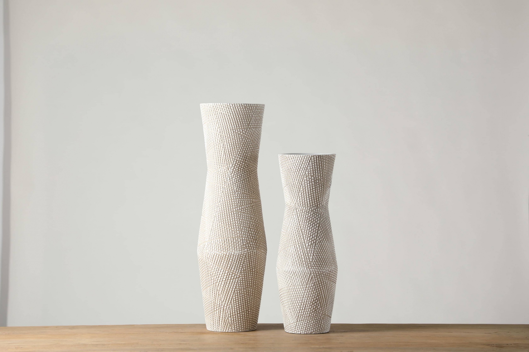 Reticulated knife-engraved ethnic style resin craft vase
