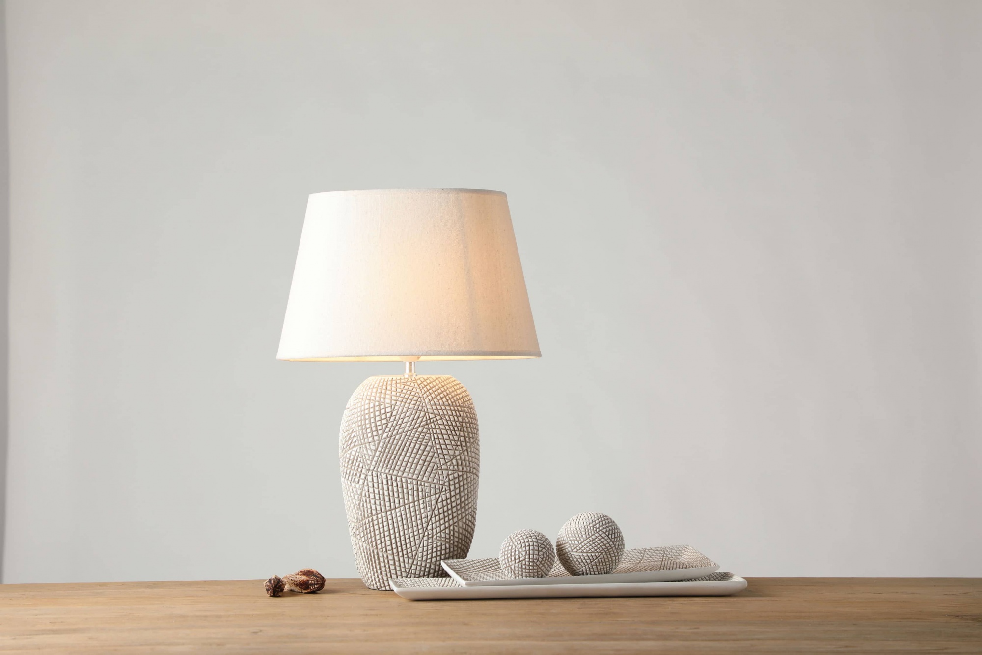 Small size mesh knife-engraved ethnic style resin craft table lamps and ornaments