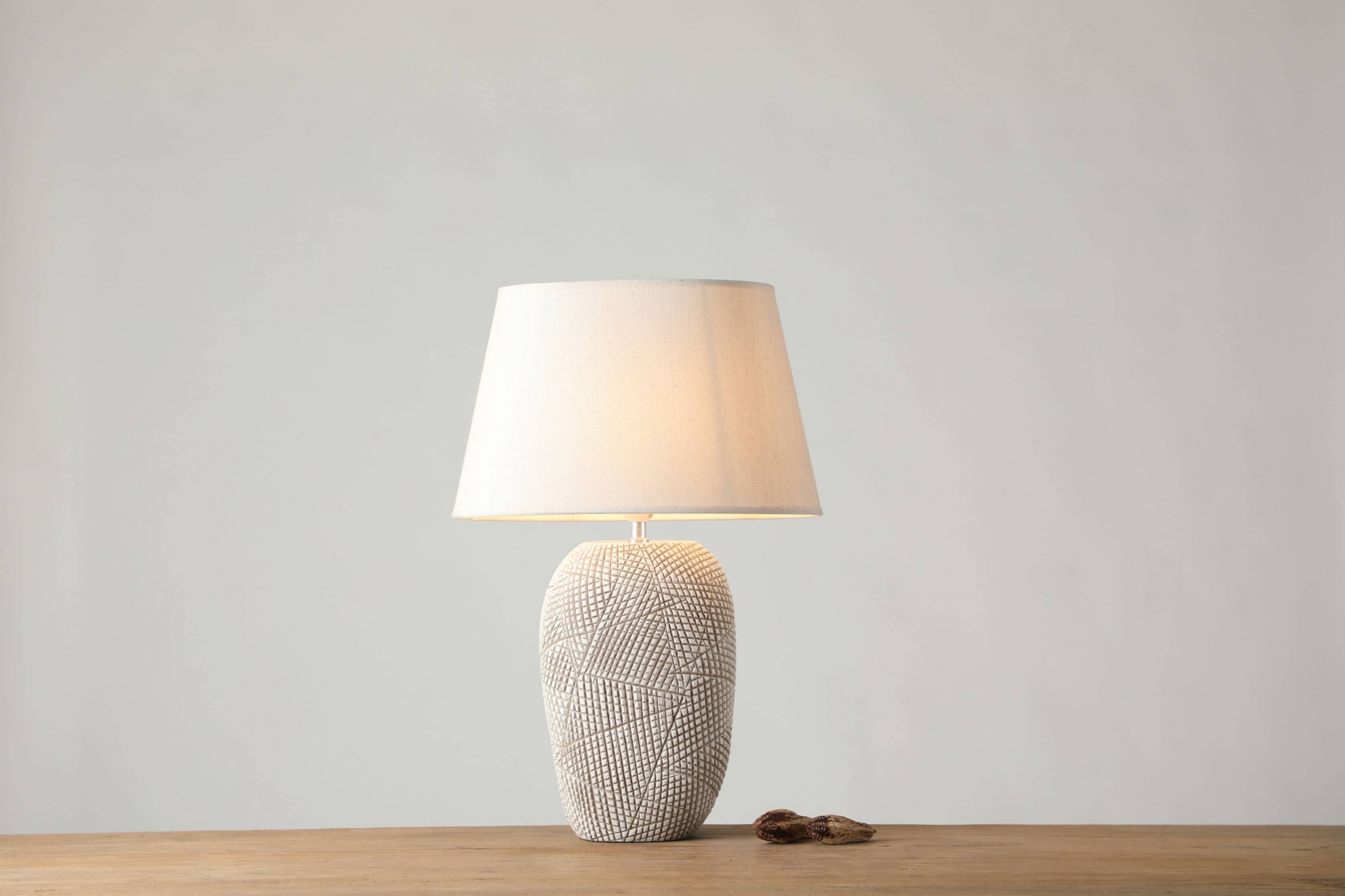 Small size mesh knife-engraved ethnic style resin craft table lamps and ornaments