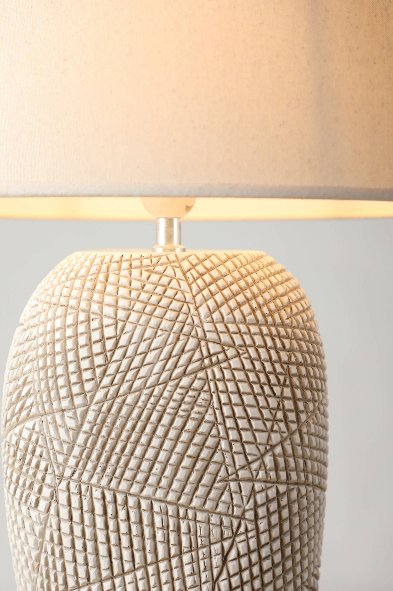 Small size mesh knife-engraved ethnic style resin craft table lamps and ornaments