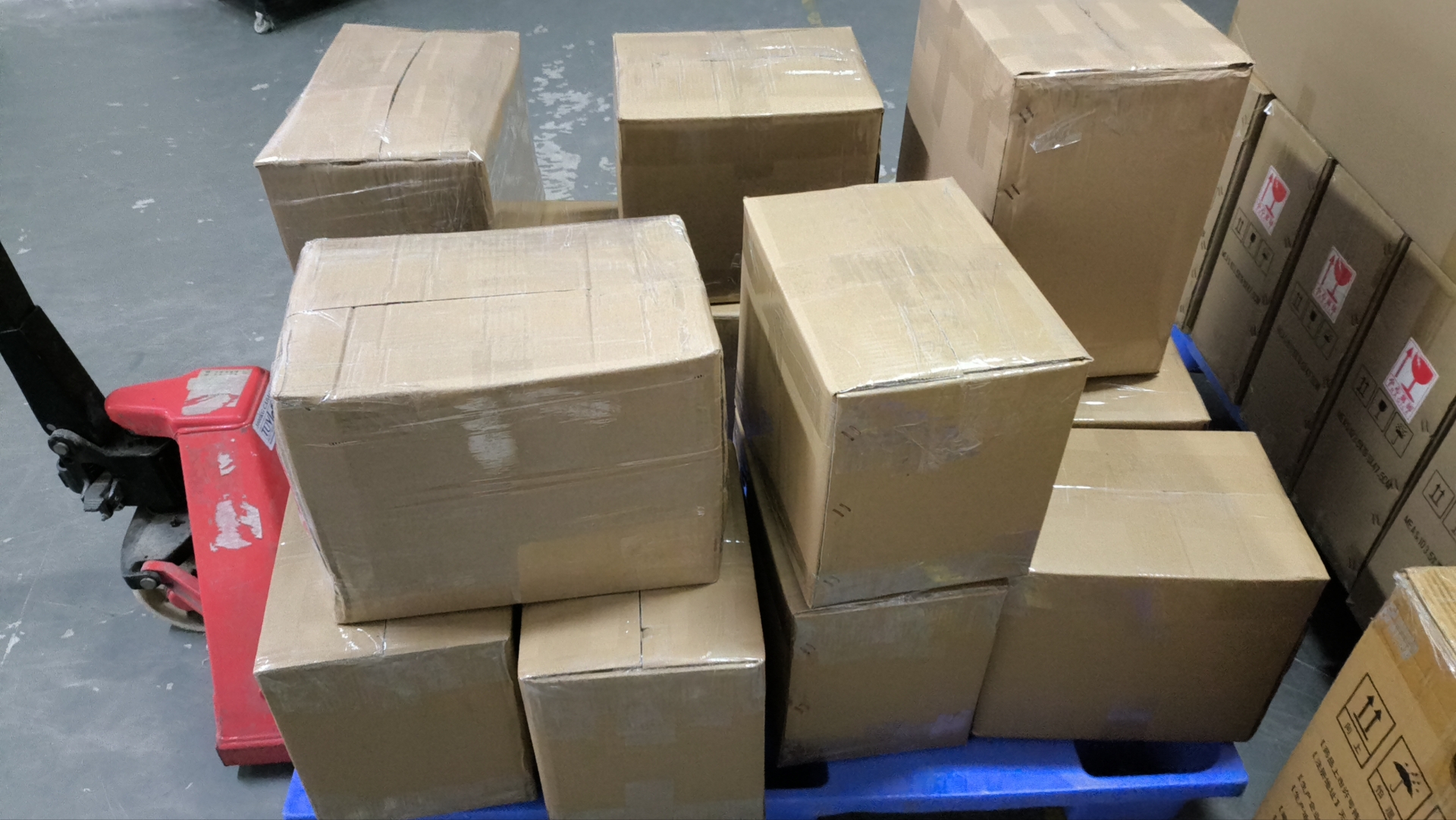 寄件人可以通过什么方式了解发往越南的包裹的物流信息