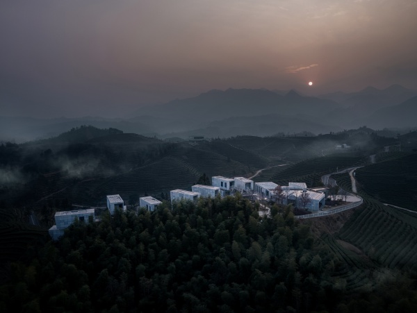 Le Living Ten-Thousand-Mu Tea Estate Manor