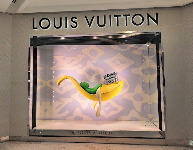 2021 Louis Vuitton Window Display Design