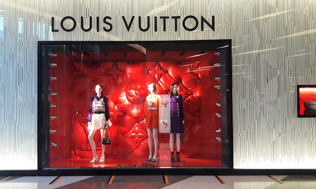 2020 Louis Vuitton Window Display Design