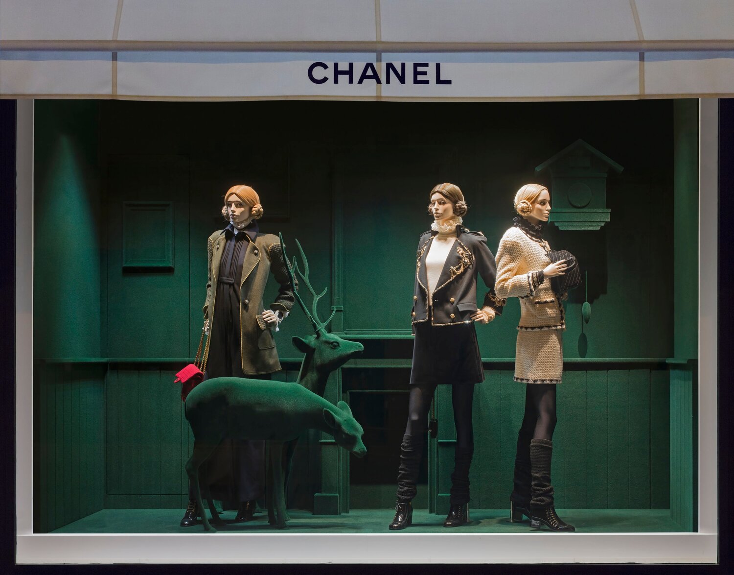Chanel Window Display Design in 2015