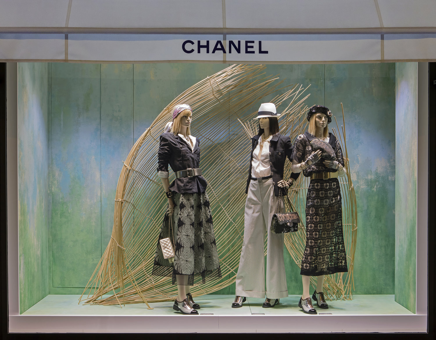 Chanel Window Display Design in 2016