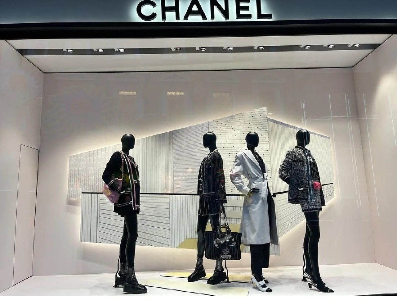 Chanel Window Display Design in 2023