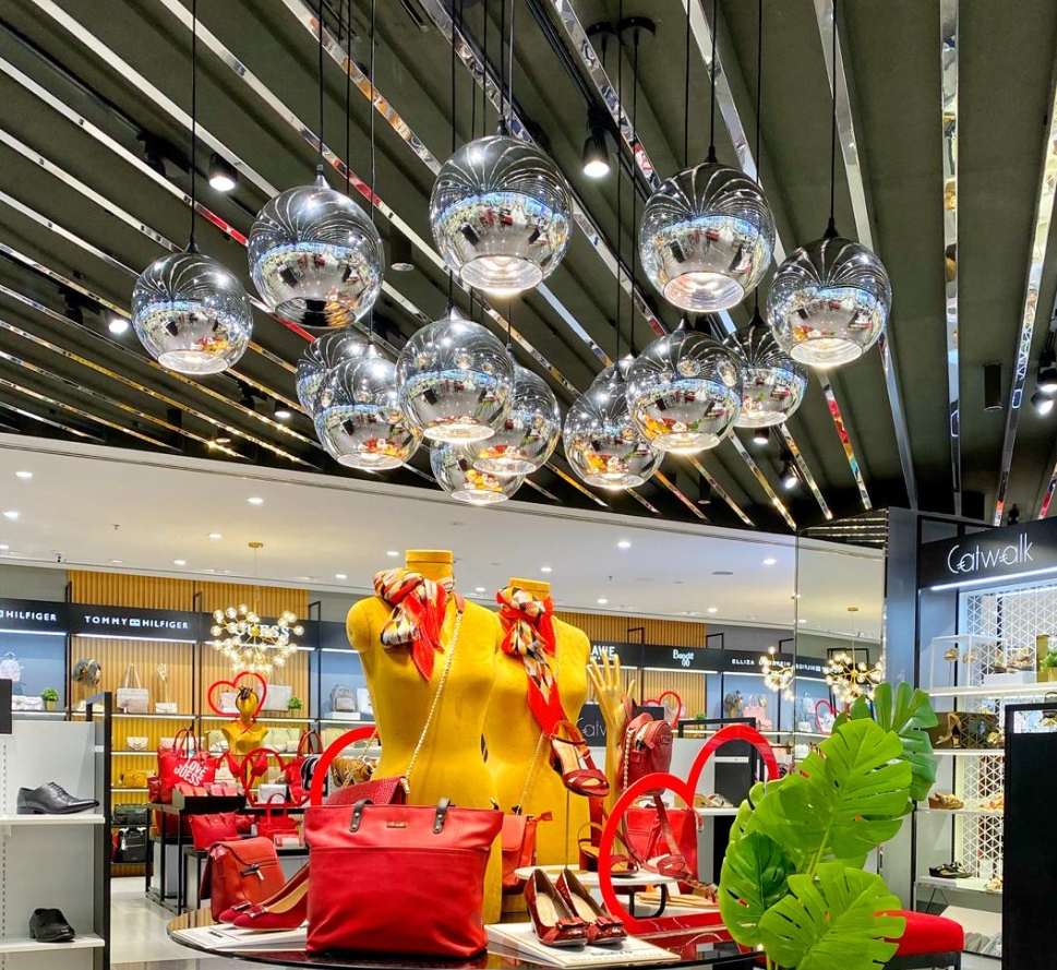Mirror steel ball hanging for visual merchandising instore display props