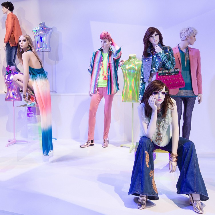 Highly realistic clothing model artificial mannequins