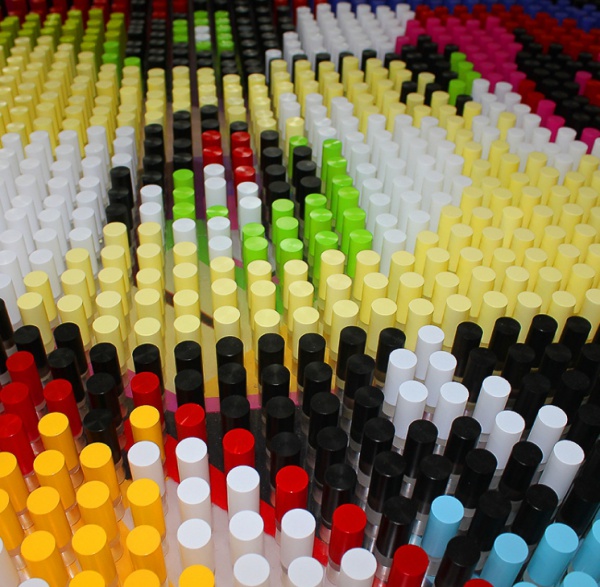 Acrylic colored column display visual effect showcase design inspiration recommendation