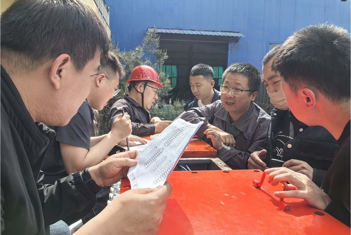 实操赋能 聚力同行 | 新鑫弘电气赴离柳集团开展双电源变频器专项培训