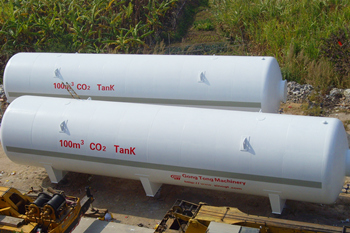 Liquid CO2 storage tank