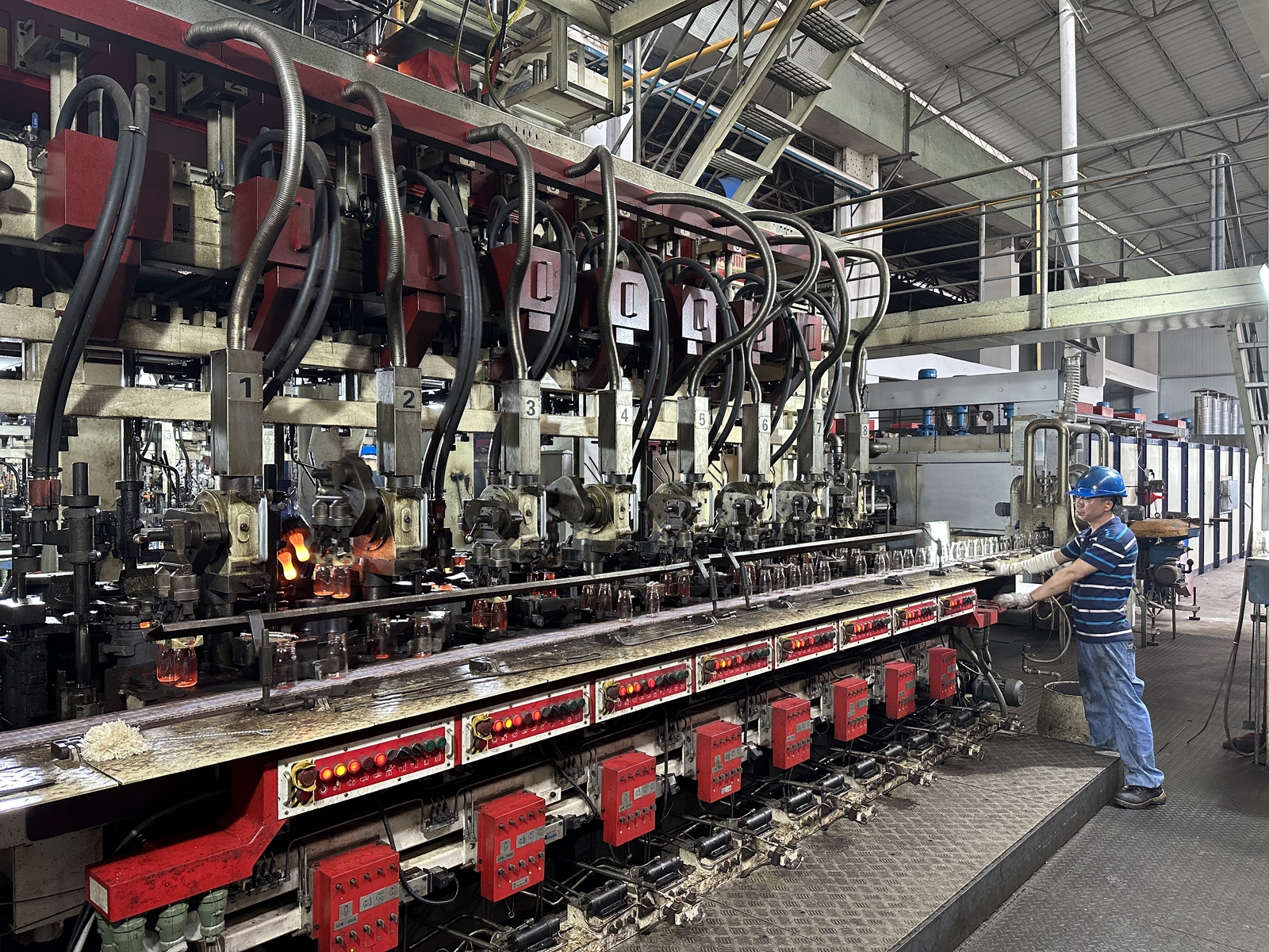 Bottle making machine