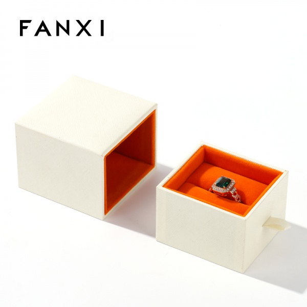TC-H0480401033A01 FANXI Custom white velvet inside ring box