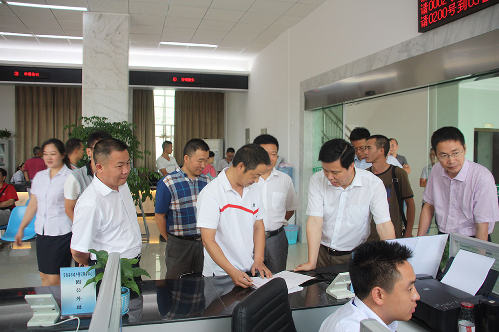 黔西南州州领导视察公司安龙不动产项目部