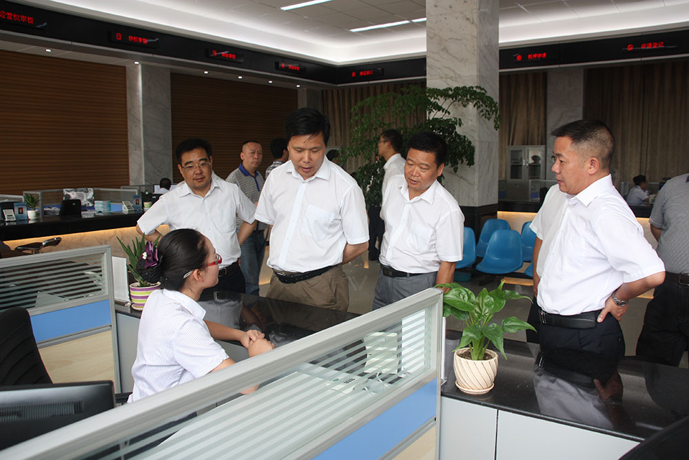 时任黔西南州常务副州长参观我公司不动产项目部