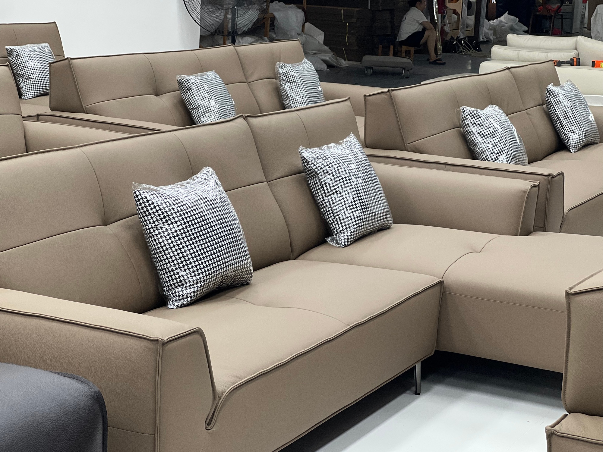 L-shape Sofa With Chase