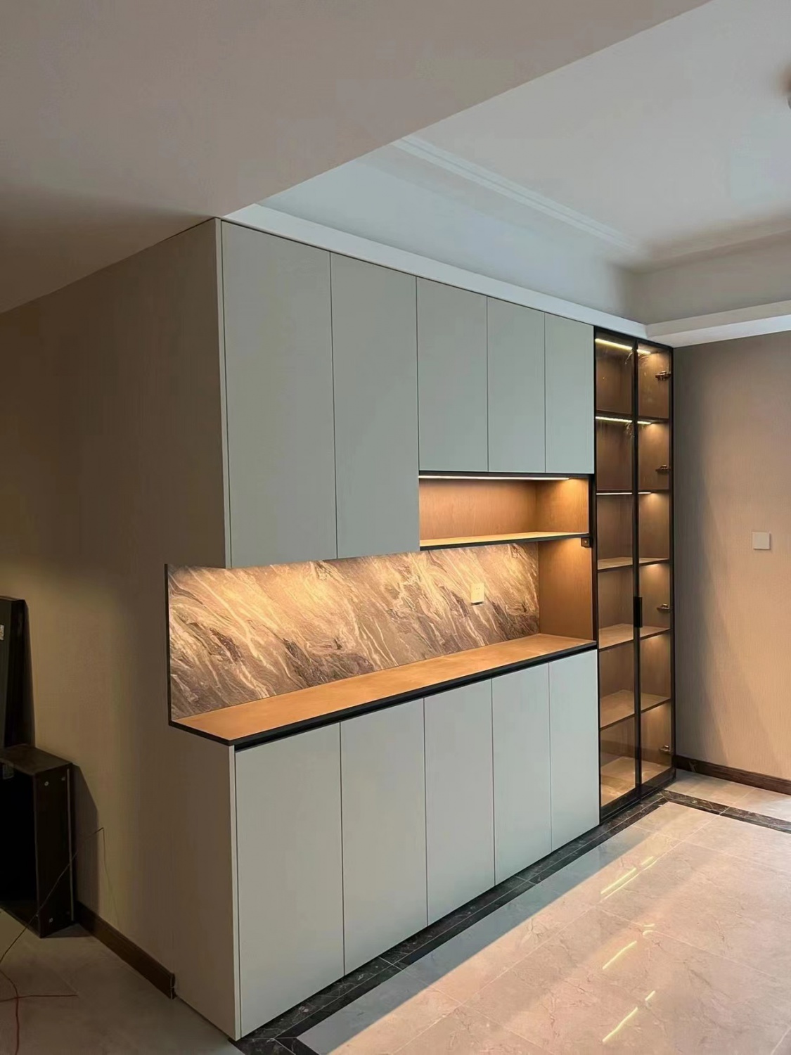Customized entrance cabinet