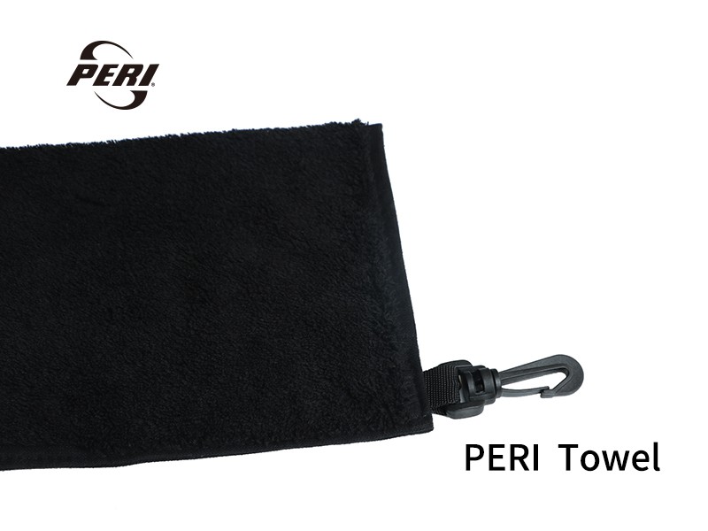 Deep Black, Fine Texture, Focused on Cleaning Itself. A close-up highlights the towel’s black pile texture and soft sheen. The microfiber structure ensures efficient chalk and sweat pickup, while its color maintains a visually clean appearance.