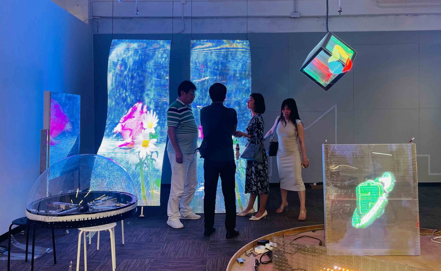 夏普显示刘秀萍总莅临恒云联科技考察指导