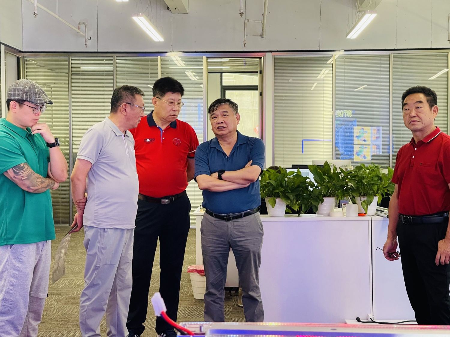 中国照明学会秘书长窦林平先生莅临恒云联参观指导