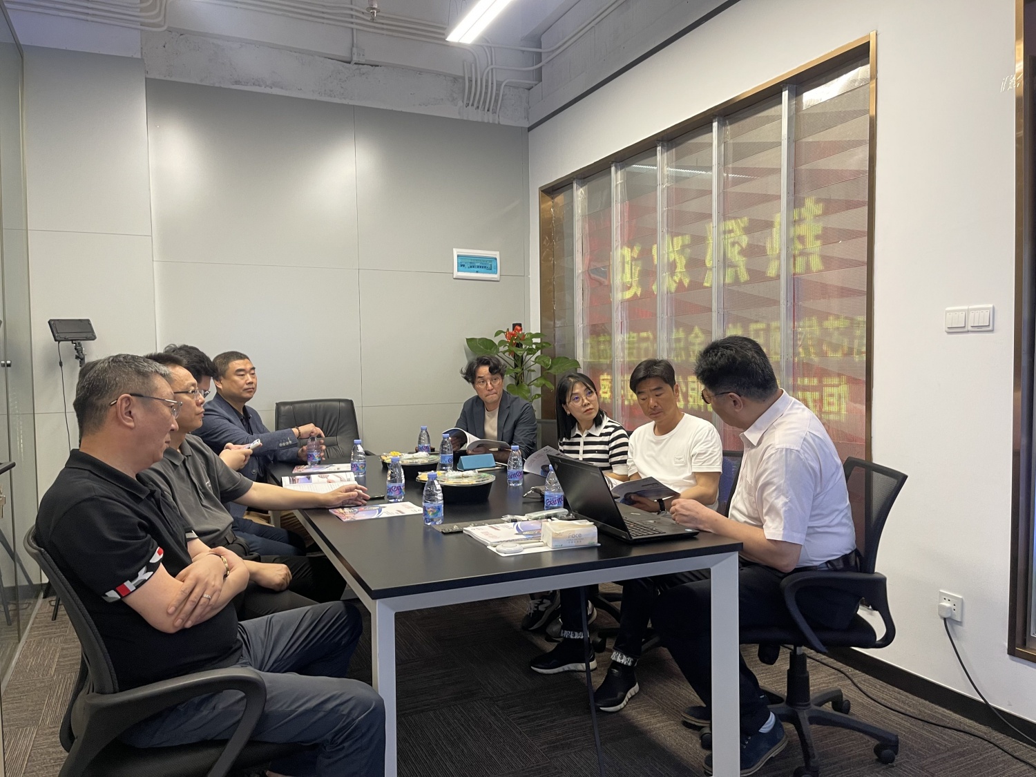 韩国智芯半导体集团一行在我司技术交流